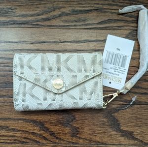 NWT Michael Kors Wristlet vanilla, brand new with tags white cream
